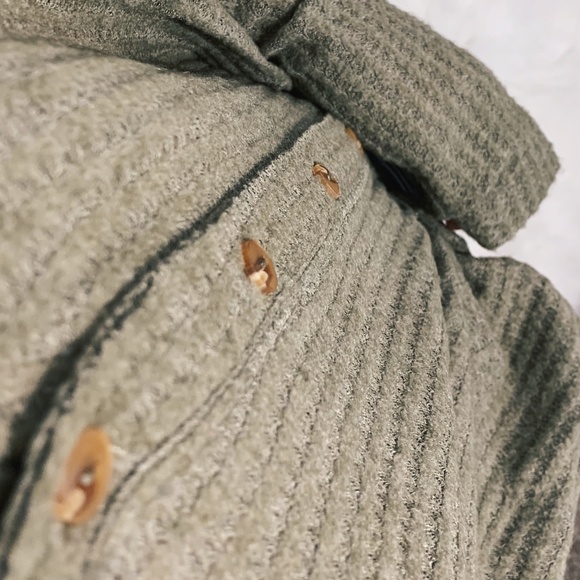 🆕 Vanessa - Green Oversized Thermal Top - Picture 7 of 7